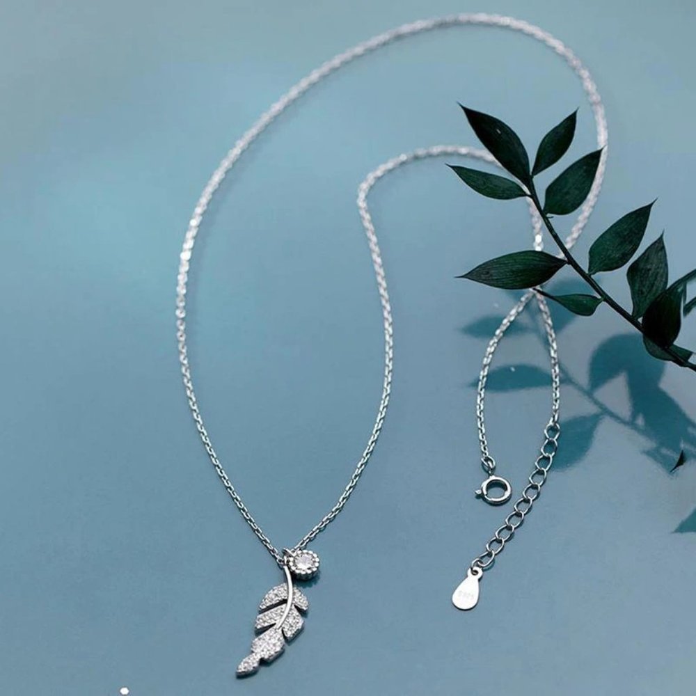 *NEW 925 Sterling Silver Diamond Leaf Necklace